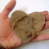 Uruguay Minerals. Marcos Lorenzelli S.R.L. Amethyst Hearts